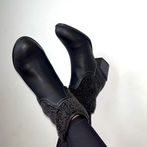 Fuzzy Winter Sporto Black Woman’s Boots 9.5